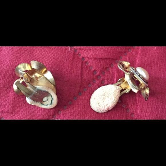 Vintage Clip-On Earrings Beautiful Craftsmanship! - Picture 4 of 4